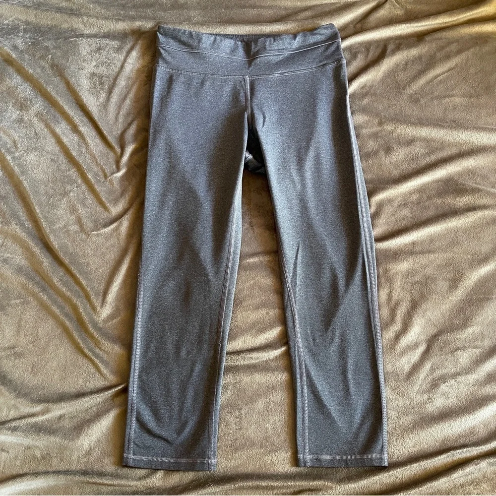 4 for 16$ Women’s Gray 3/4 Champion Length Workout Leggings